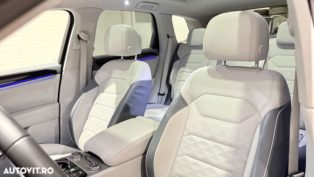 Volkswagen Touareg 3.0 V6 e-Hybrid 4Motion Aut. Elegance - 24