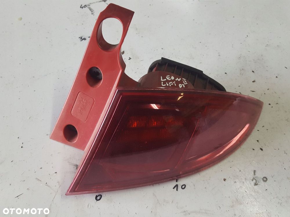 SEAT LEON 2 II LIFT 09-12r LAMPA LED PRAWA TYŁ TYLNA - 1