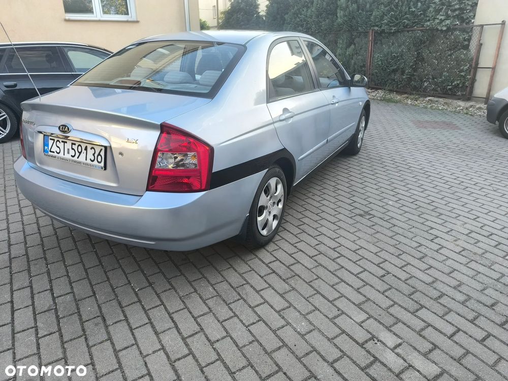 Kia Cerato 1.6 LX - 4