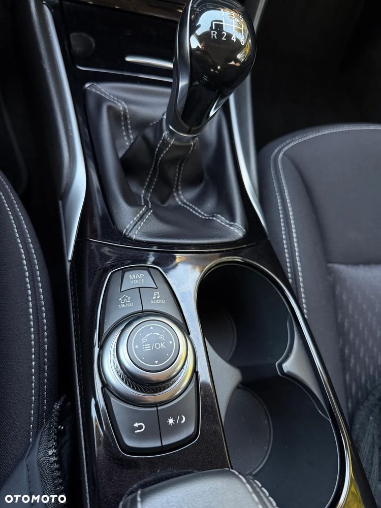 Infiniti Q30 1.5d Premium Tech Gallery White - 19