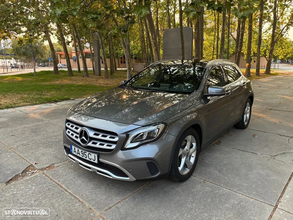 Mercedes-Benz GLA 250 4Matic 7G-DCT Style - 2