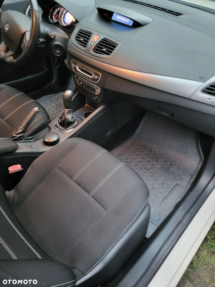 Renault Fluence 1.6 16V Techno Feel - 11