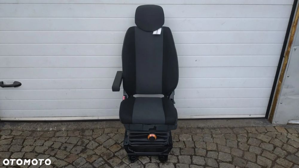 FOTEL KIEROWCY PNEUMATYCZNY RENAULT MASTER OPEL MOVANO NISSAN NV400 10- NO 325/009 - 1