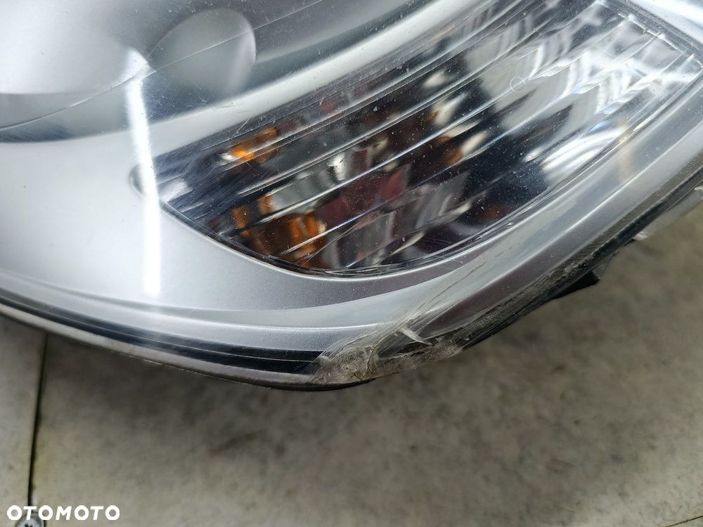 LAMPA PRZÓD PRAWA HYUNDAI H-1 II 92102-4H0XX - 6