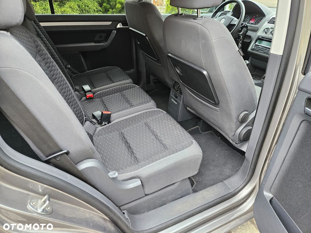 Volkswagen Touran 1.6 - 9