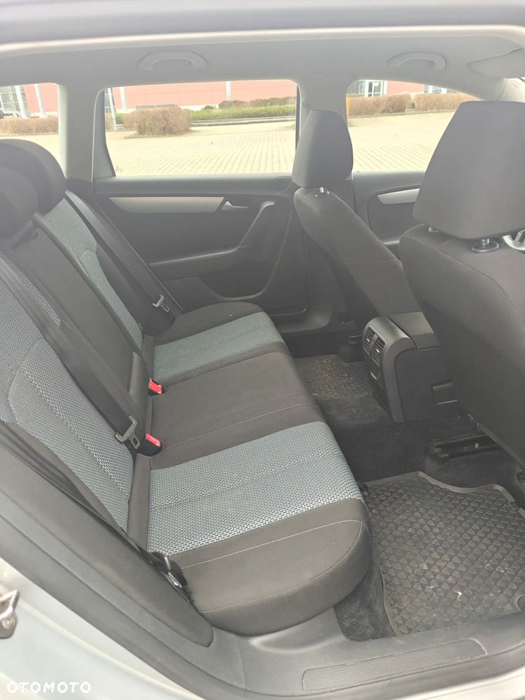 Volkswagen Passat 1.6 TDI BlueMotion Technology Trendline - 13