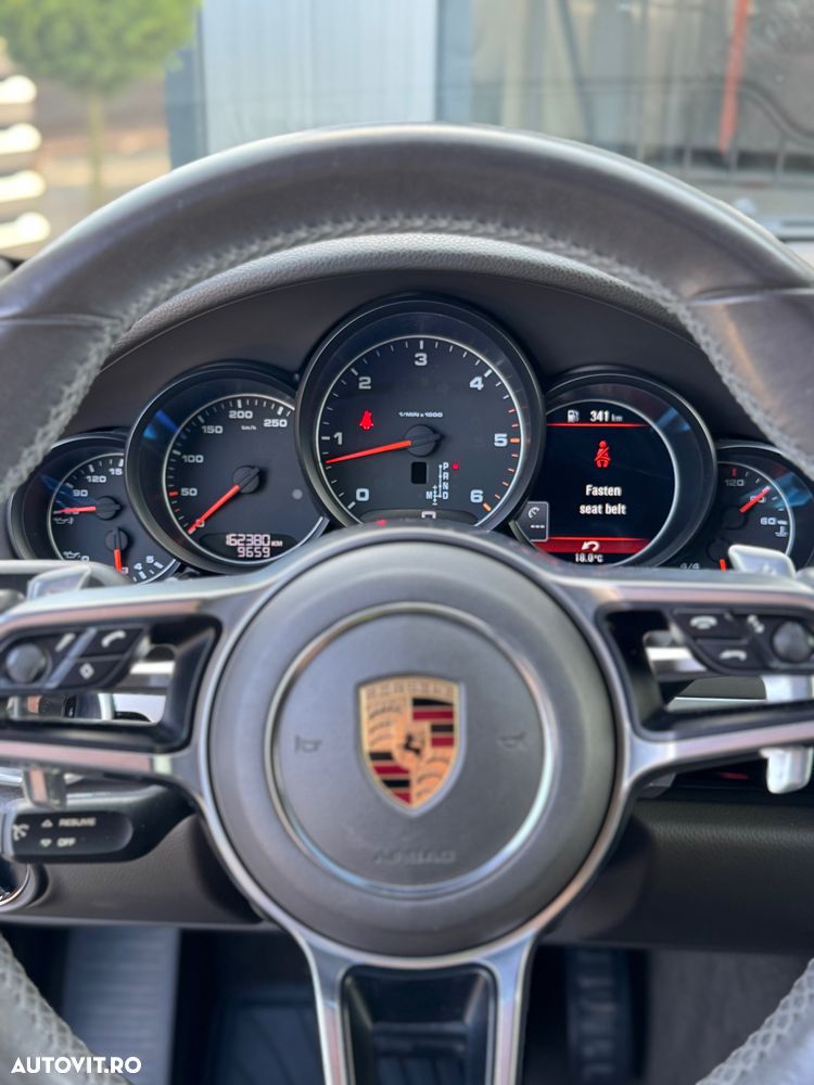 Porsche Cayenne 3.0 L - 12