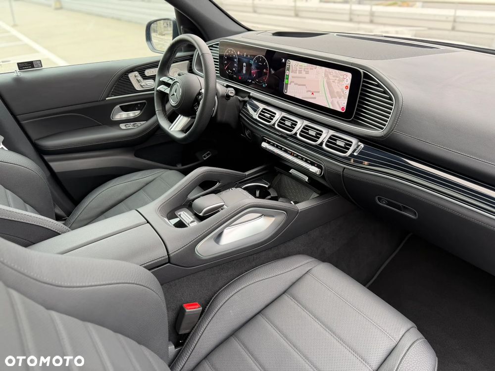 Mercedes-Benz GLS - 22