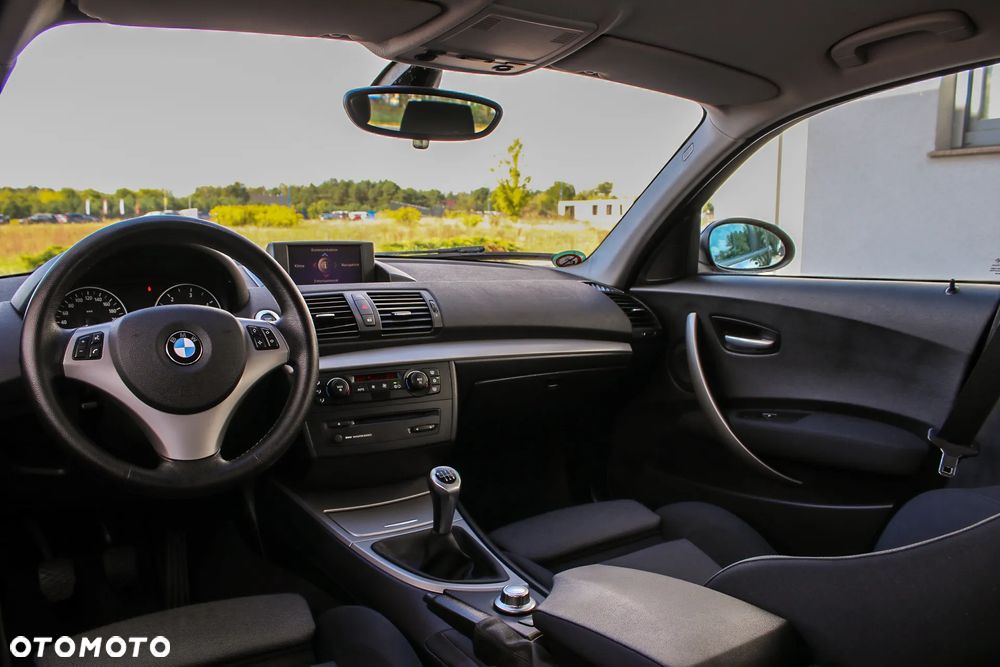 BMW Seria 1 120d DPF - 36