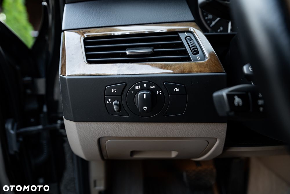 BMW Seria 5 530i - 27