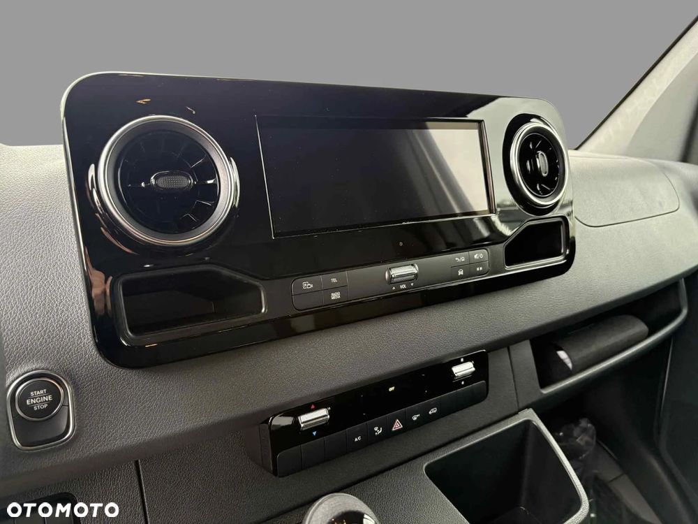 Mercedes-Benz Sprinter - 9