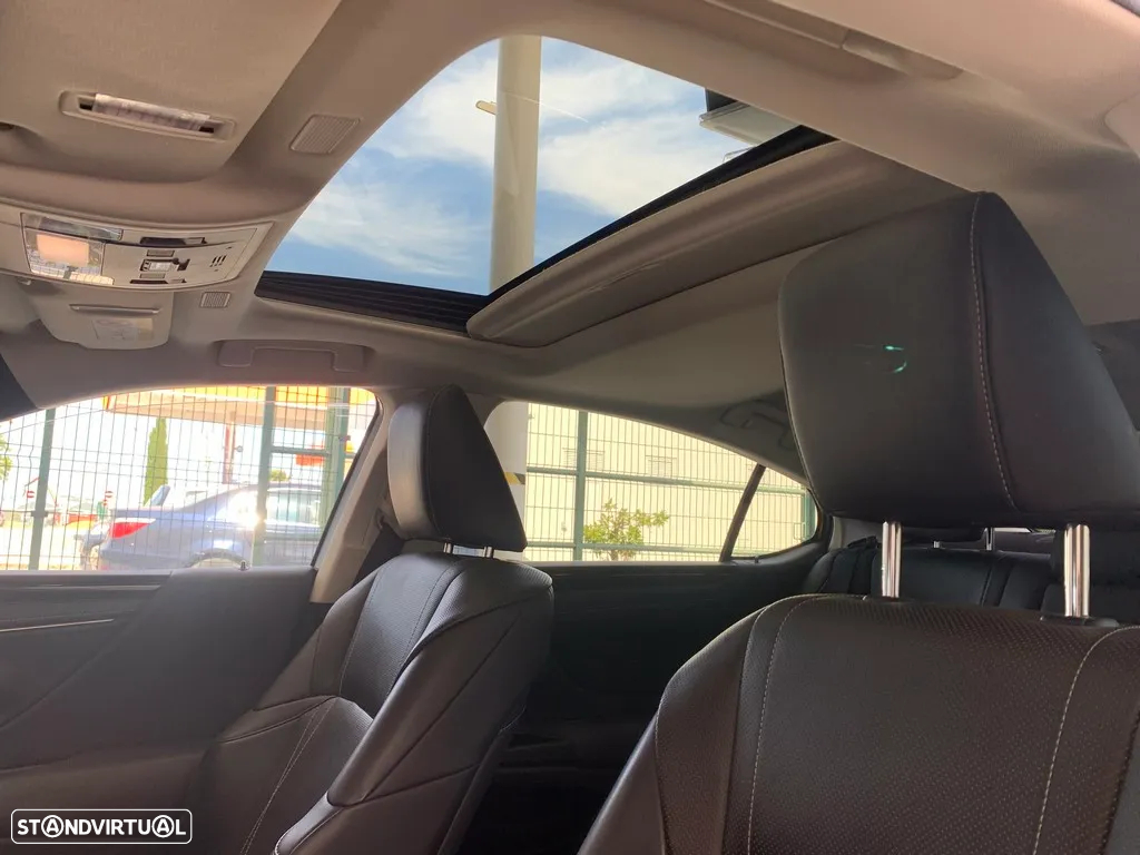 Lexus ES 300h Executive+ - 19