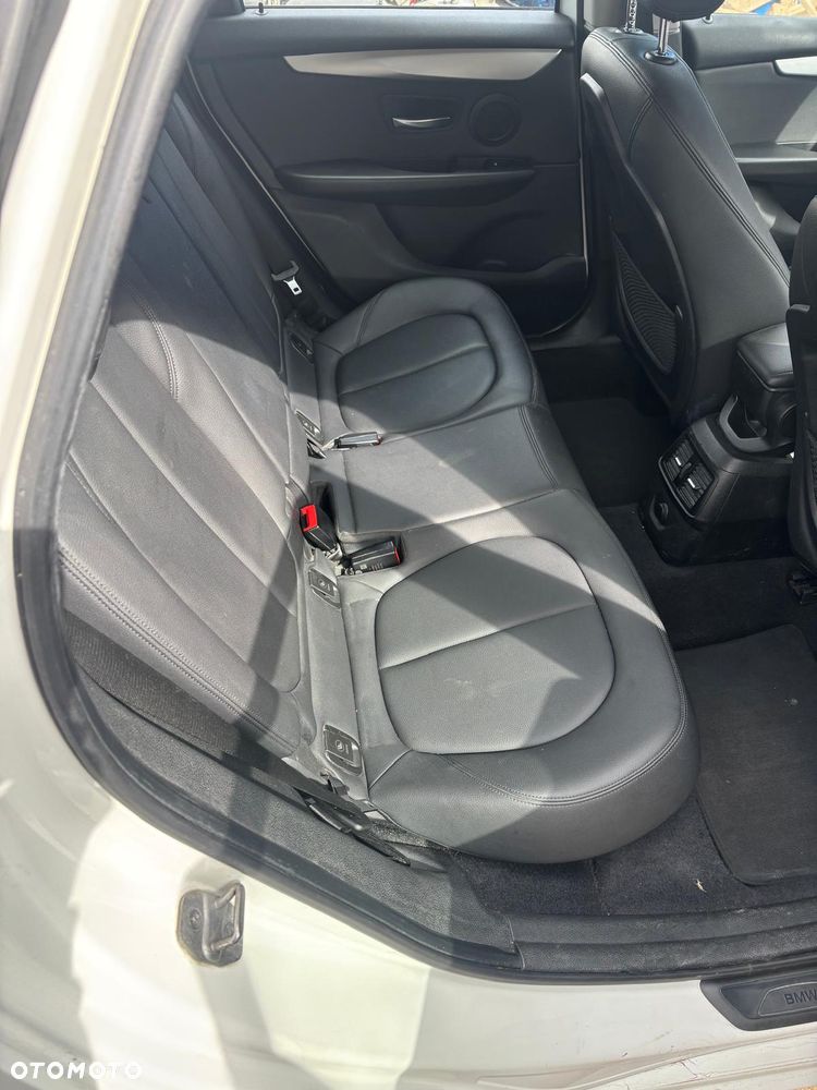 BMW Seria 2 216d - 11