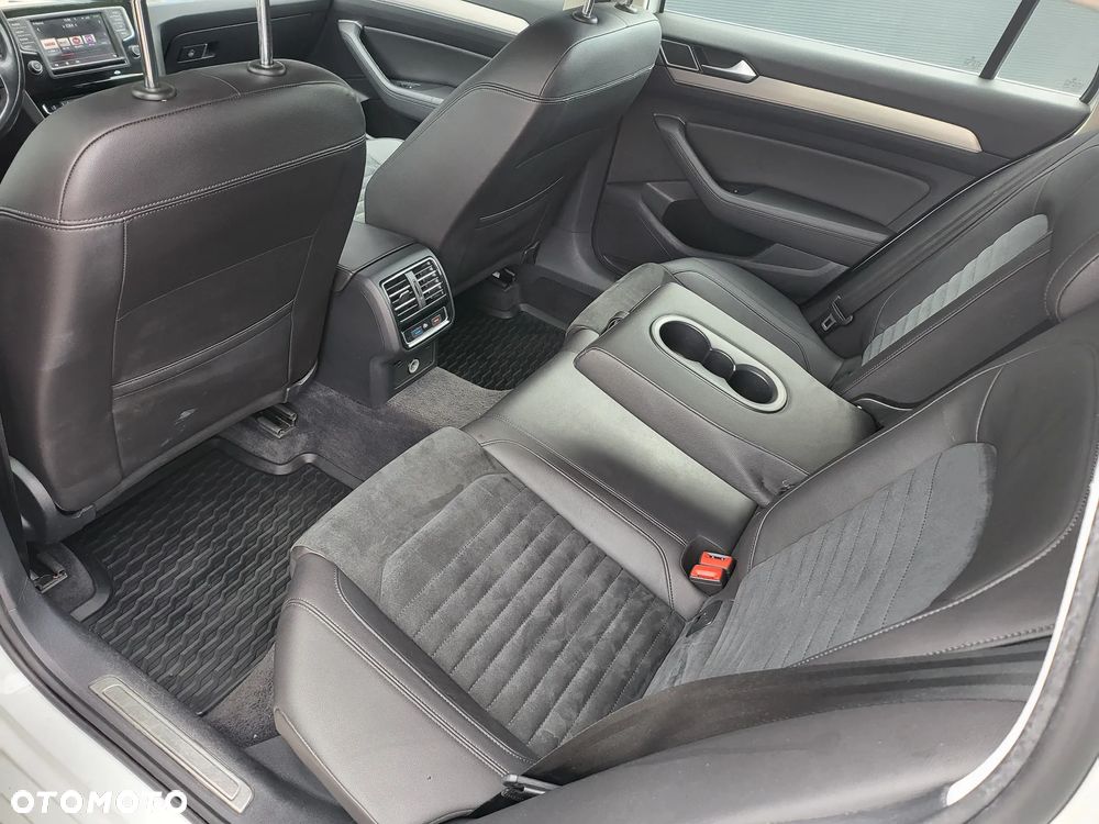 Volkswagen Passat Variant 2.0 TDI SCR 4Motion DSG Highline - 25