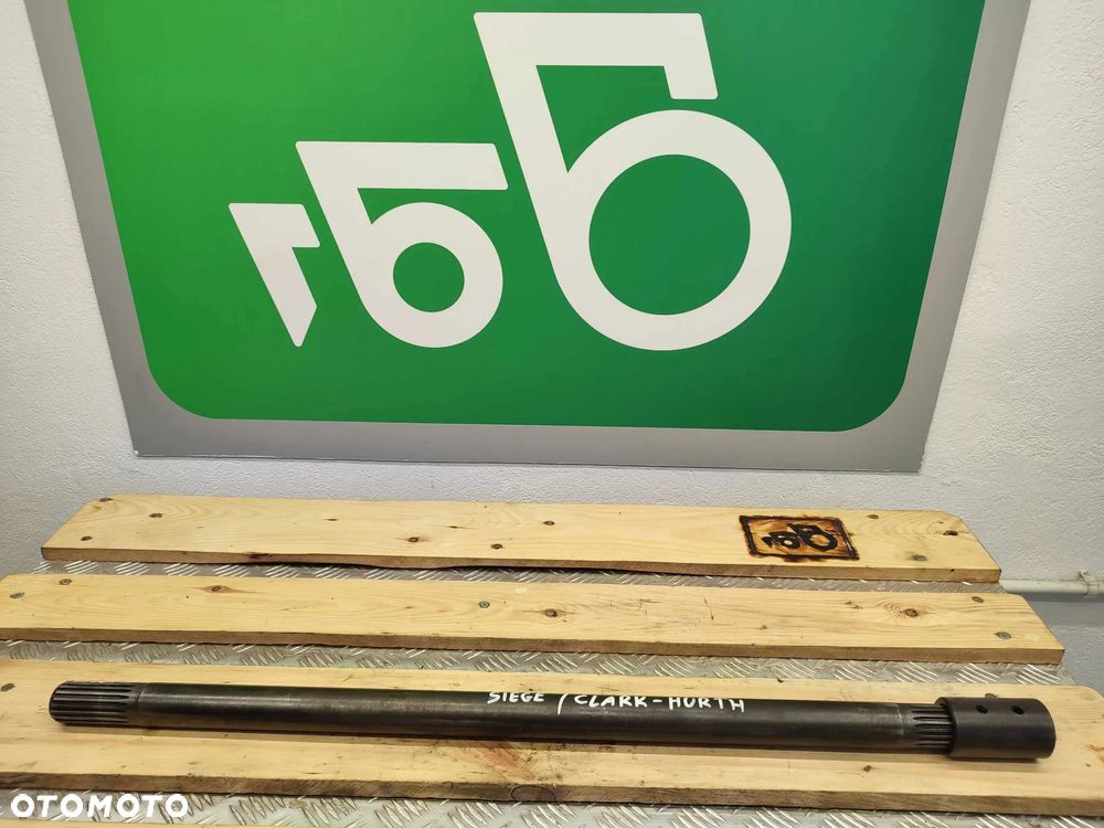 Wał napędowy pompy hydraulicznej Fermec 860 - 1