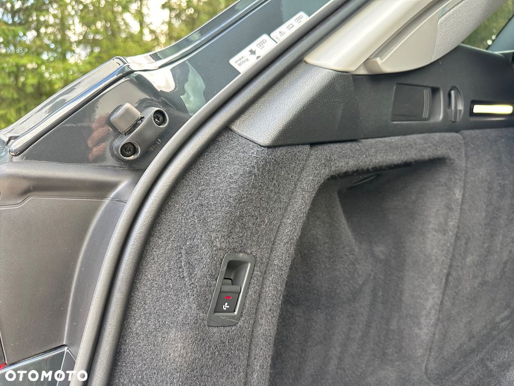 Audi A4 Avant 30 TDI S tronic - 16