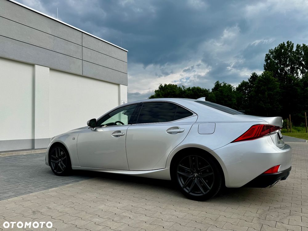 Lexus IS 200t / 300 F Sport - 3