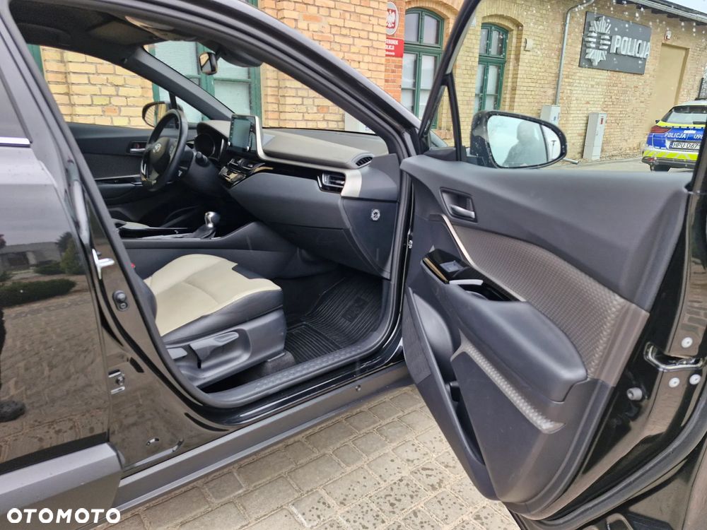 Toyota C-HR 2.0 Hybrid Executive - 37