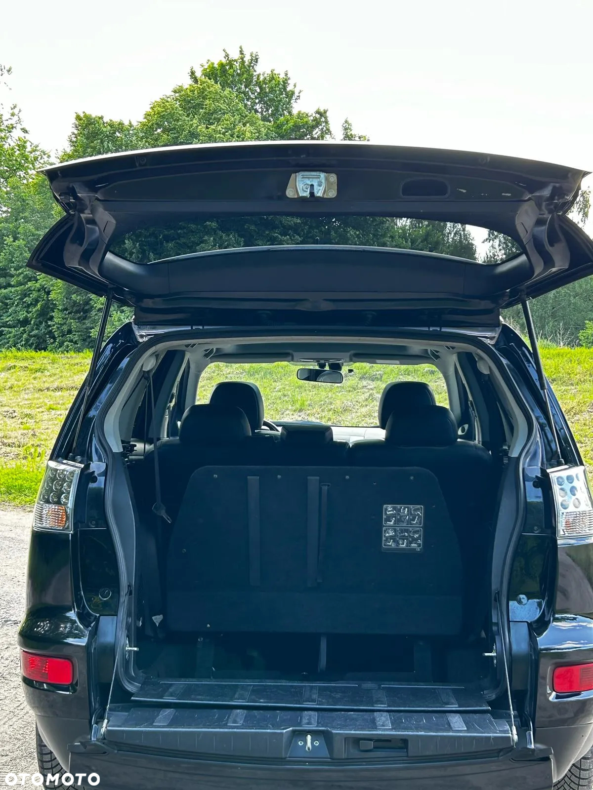 Mitsubishi Outlander - 10