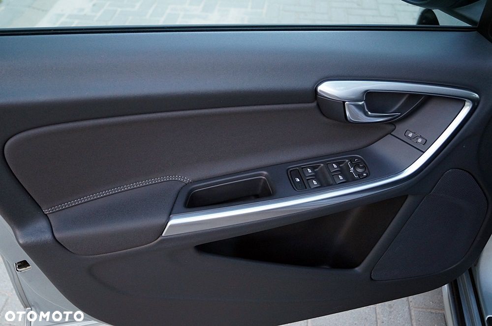 Volvo V60 D4 Geartronic Summum - 38