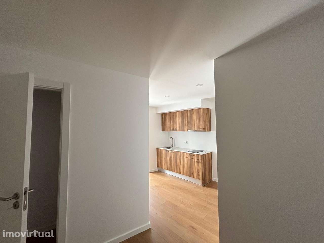 venda de magnifico prédio na Rua da Matemática (4 T0´s e 5 T1's) - Grande imagem: 4/60