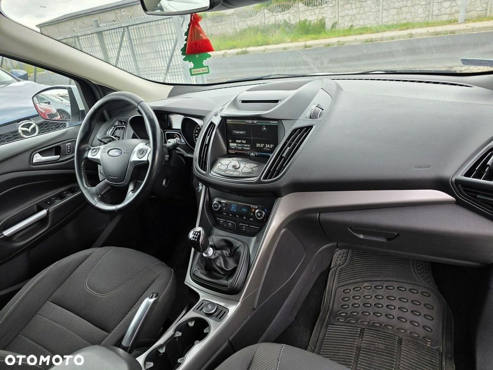 Ford Kuga 2.0 TDCi 2x4 Titanium - 23