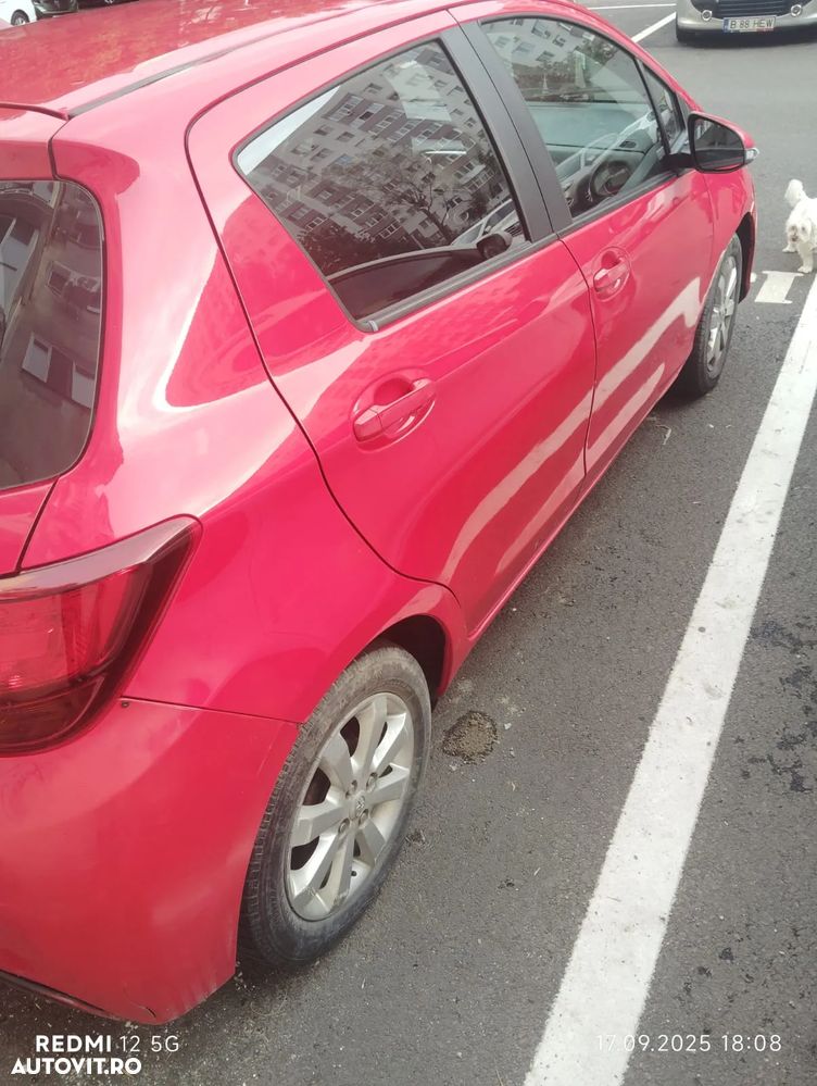 Toyota Yaris 1.3 VVT-i Sol - 2