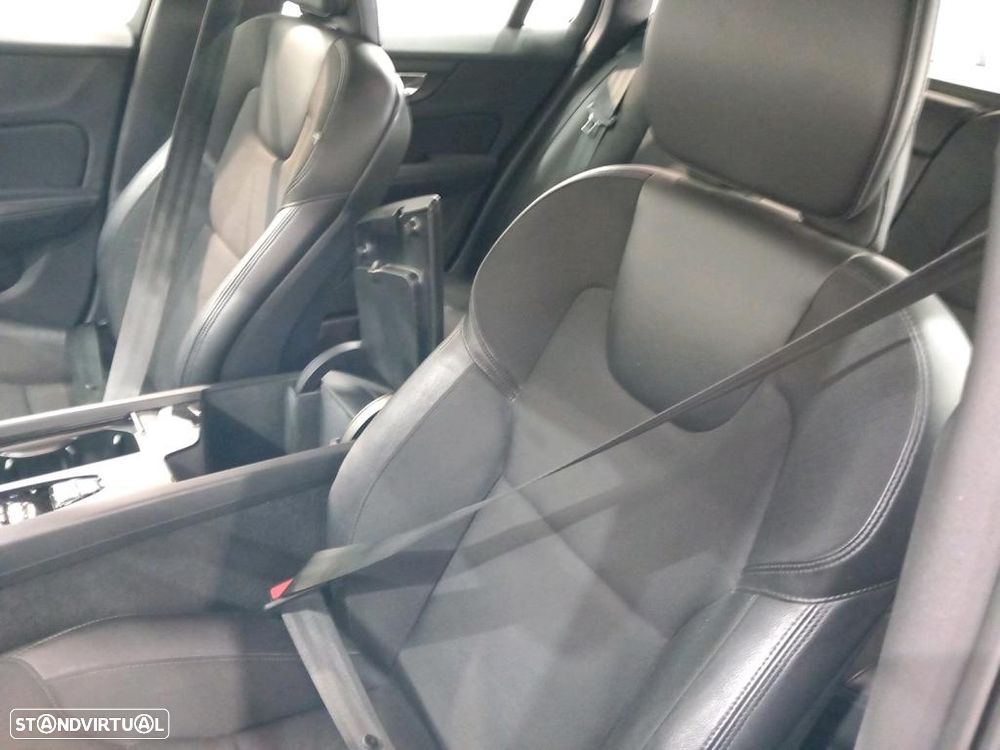 Volvo V60 2.0 D3 Momentum - 8