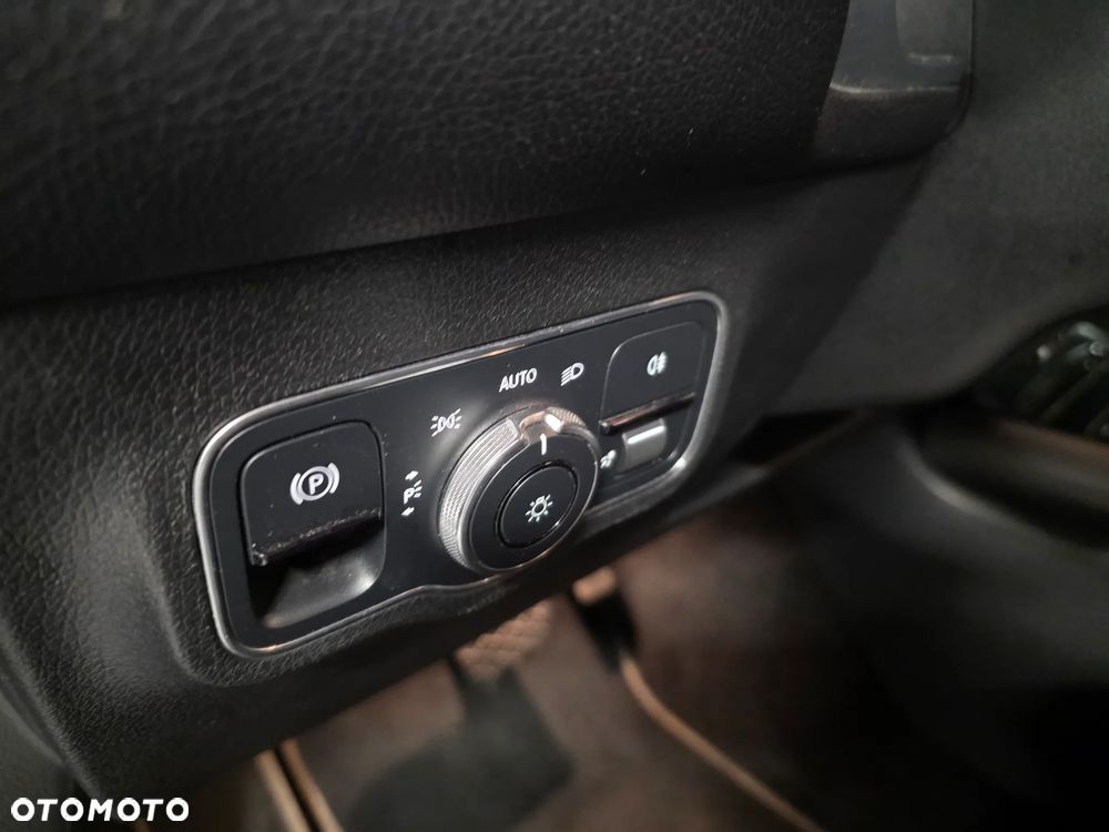 Mercedes-Benz GLB 200 7G-DCT - 28