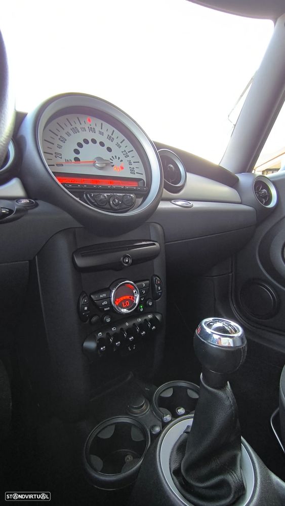 MINI 3 Portas Cooper D - 16