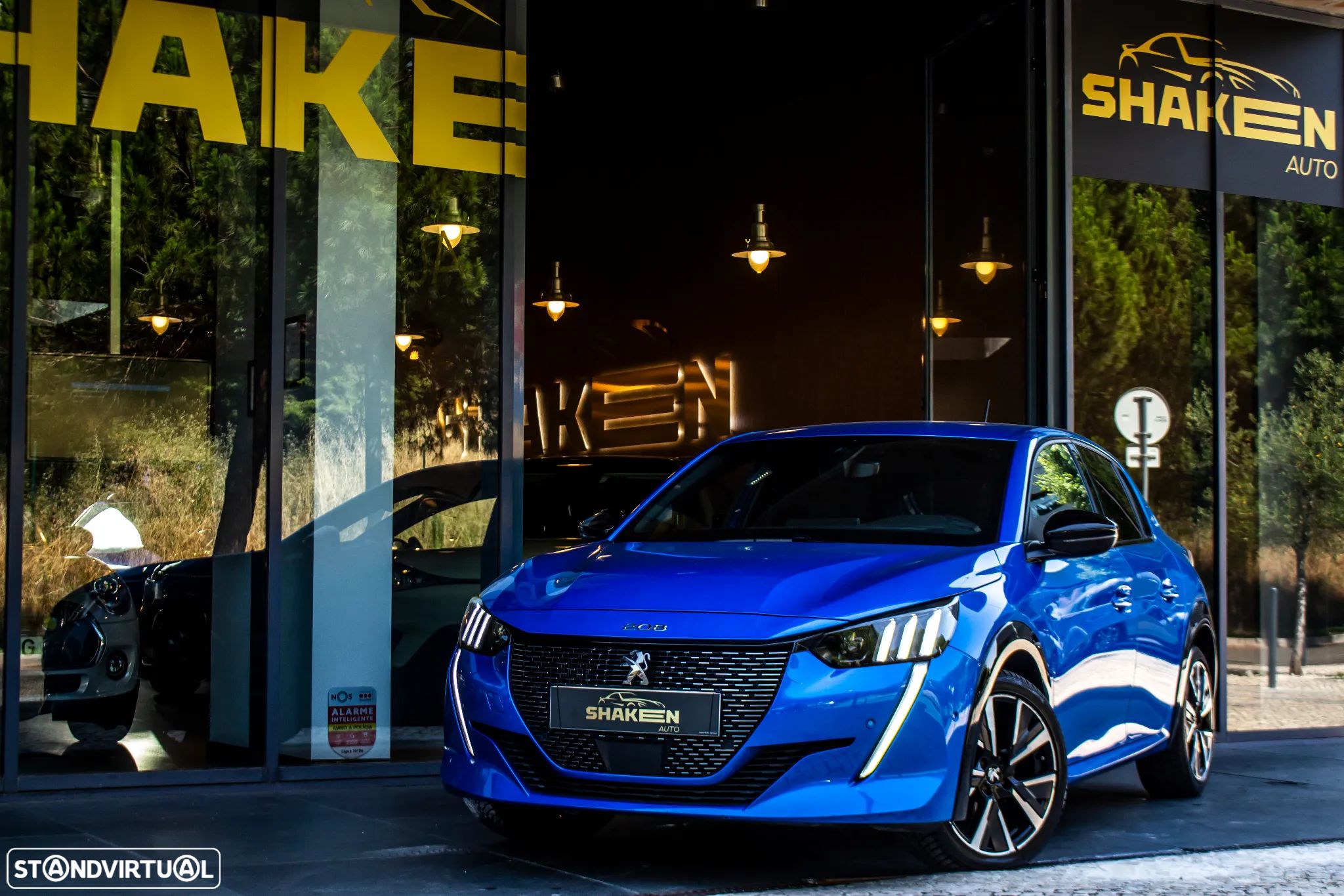 Peugeot 208 1.2 PureTech GT EAT8 - 1