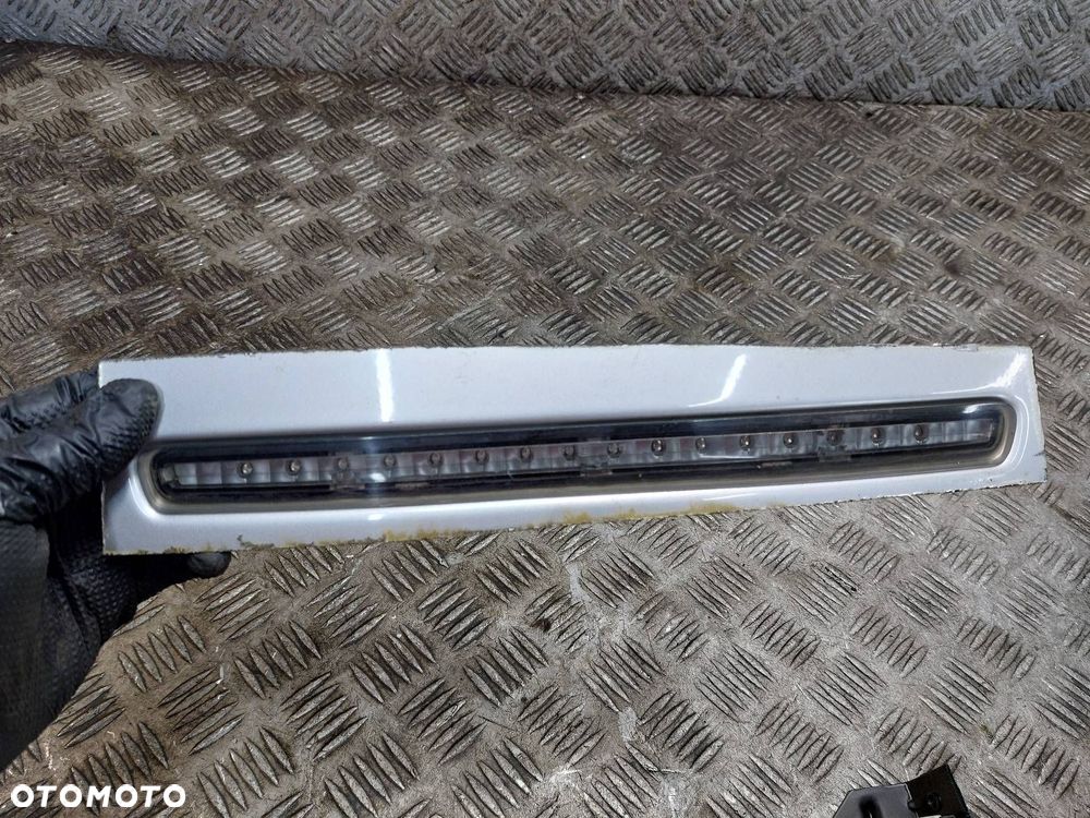 STOPKA TRZECIE ŚWIATŁO STOP + ZAMEK KLAPY BAGAŻNIKA OPEL VECTRA C HB 5D - 5