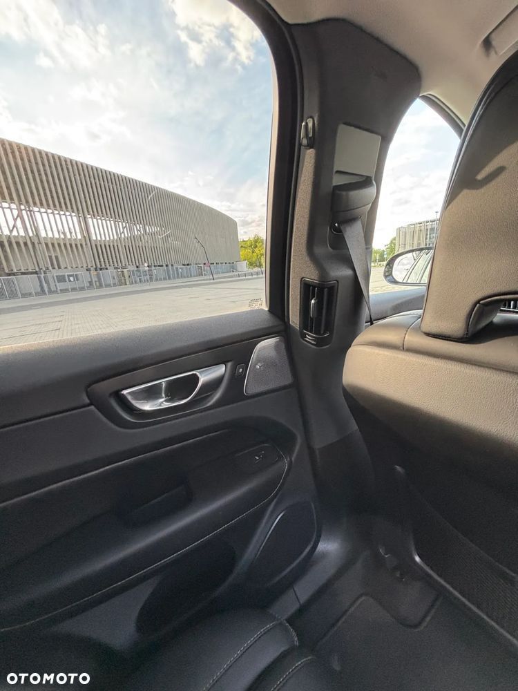 Volvo XC 60 B5 B AWD Ultimate Black Edition - 12