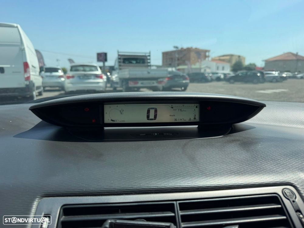 Citroën C4 1.6 HDi Attraction - 28