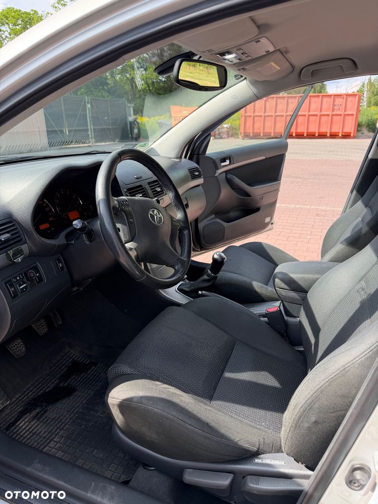 Toyota Avensis 1.8 VVT-i Sol - 14