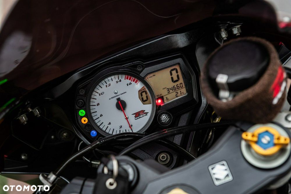 Suzuki GSX-R - 15