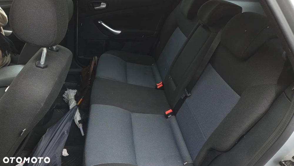 Ford Mondeo 1.8 TDCi Ambiente - 9