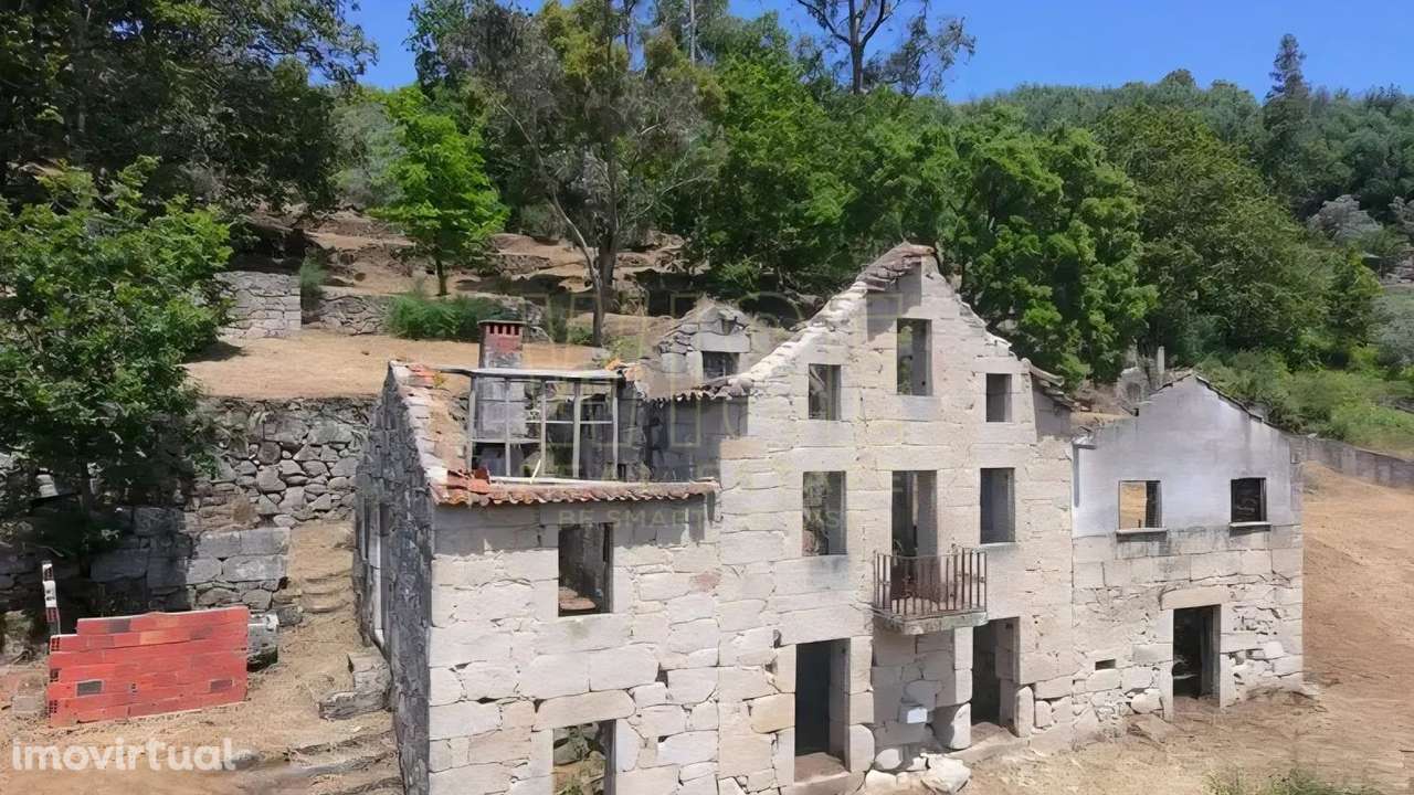 Ruína em Santa Ovaia (Oliveira do Hospital) - Grande imagem: 4/19