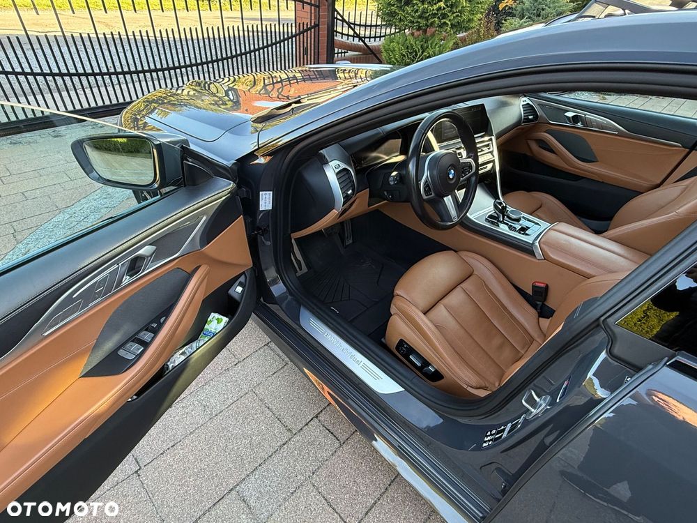 BMW Seria 8 M850i xDrive - 16
