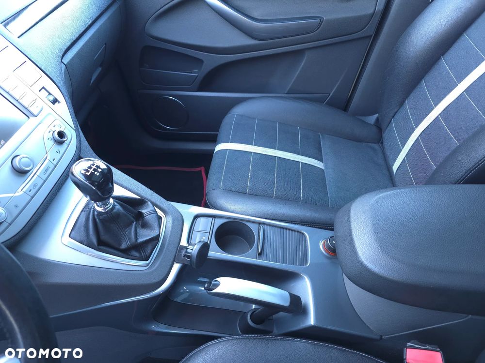 Ford Kuga 2.0 TDCi Titanium FWD - 13