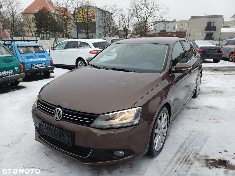 Volkswagen Jetta - 2