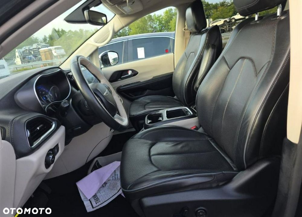 Chrysler Pacifica - 7