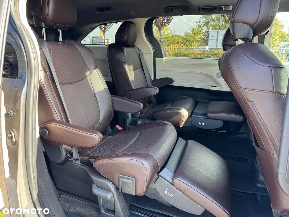 Toyota Sienna - 15