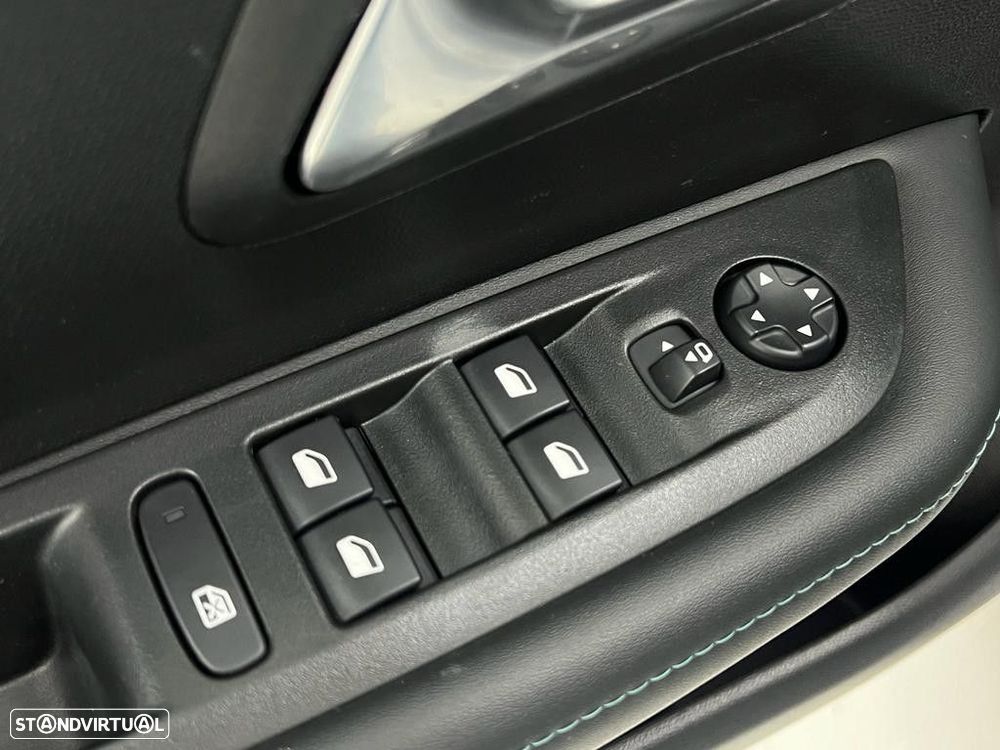 Peugeot 208 1.2 PureTech Allure - 11