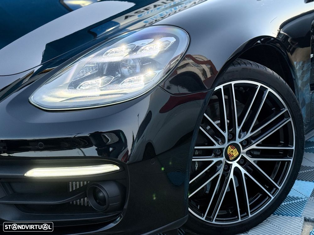 Porsche Panamera 4 E-Hybrid Edition 10 Anos - 3