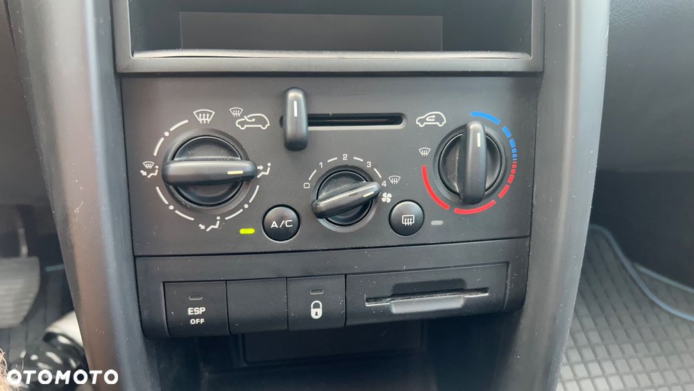 Peugeot 207 1.4 16V Presence - 24