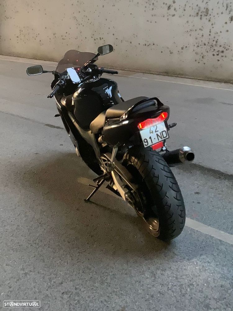 Honda CBR 600 F4 - 8