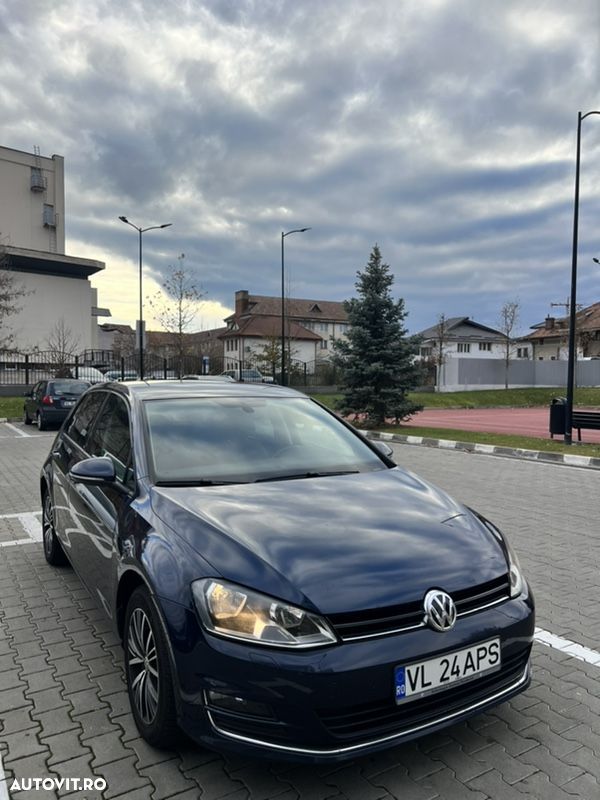 Volkswagen Golf 2.0 TDI BlueMotion Technology DSG Allstar - 9