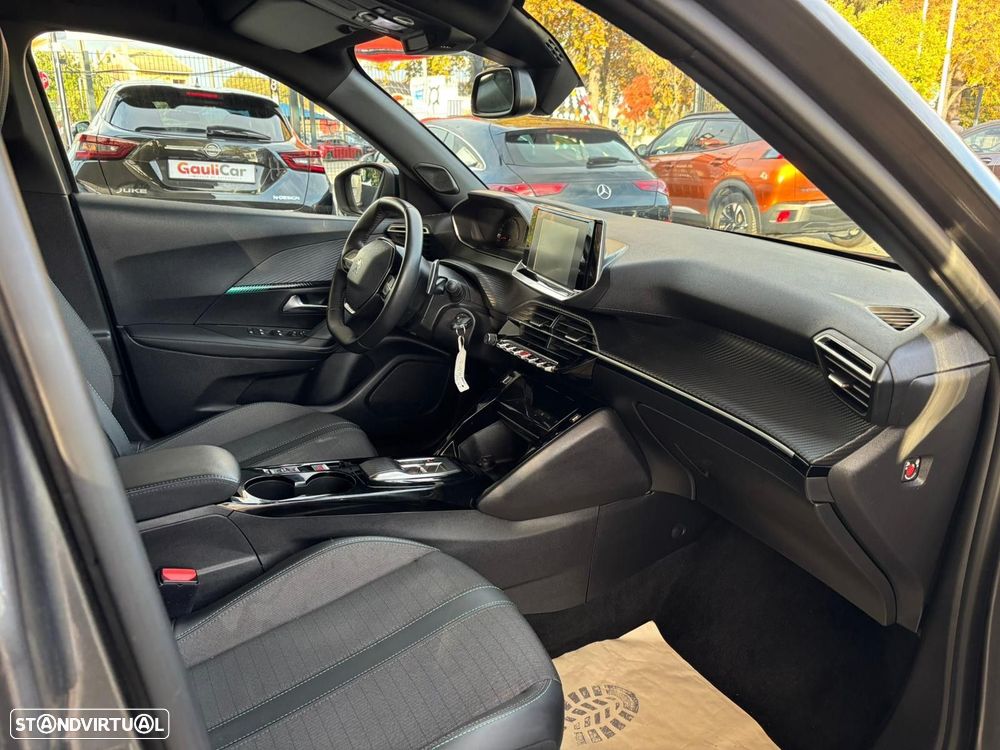 Peugeot 2008 1.2 PureTech Allure EAT8 - 23