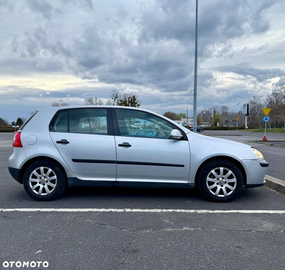 Volkswagen Golf 1.6 FSI Comfortline - 5